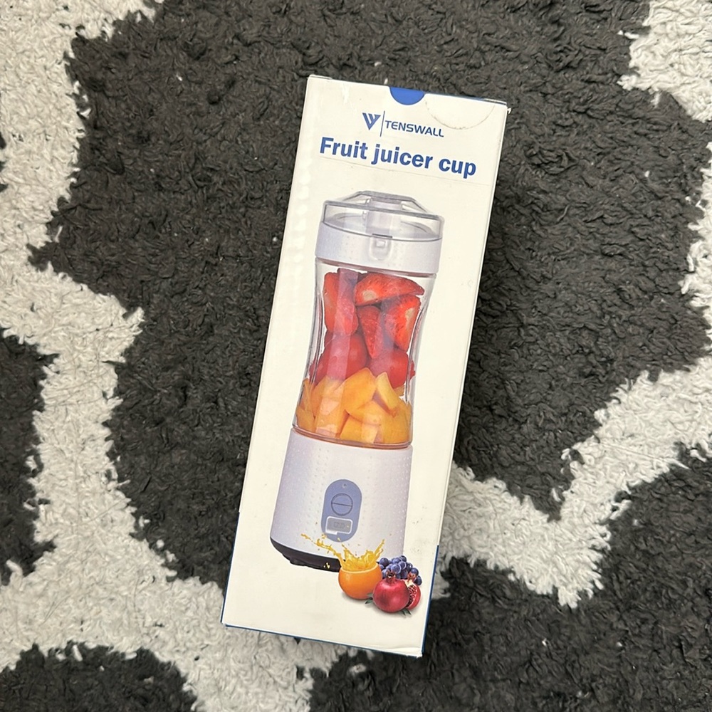 🍓🍑 NWT! Tenswall Fruit Juicer Cup / Blender!